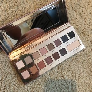 IT Cosmetics naturally pretty eyeshadow palette